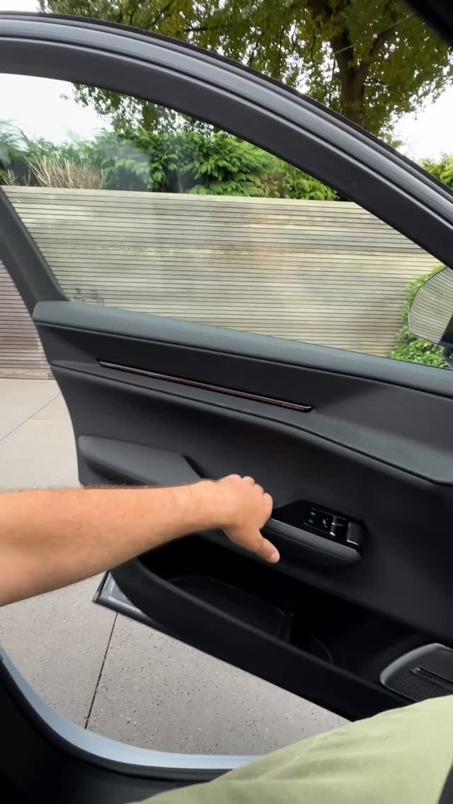 Instagram post by @jonasautovlog for Polestar. Caption reads: Polestar 3 - DEEL 2: interieur! 🔊
#polestar....