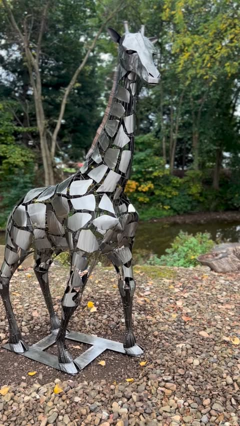 Instagram post by @stempkadesigns for Lincoln Electric. Caption reads: [...] #metalart #weldrednation....