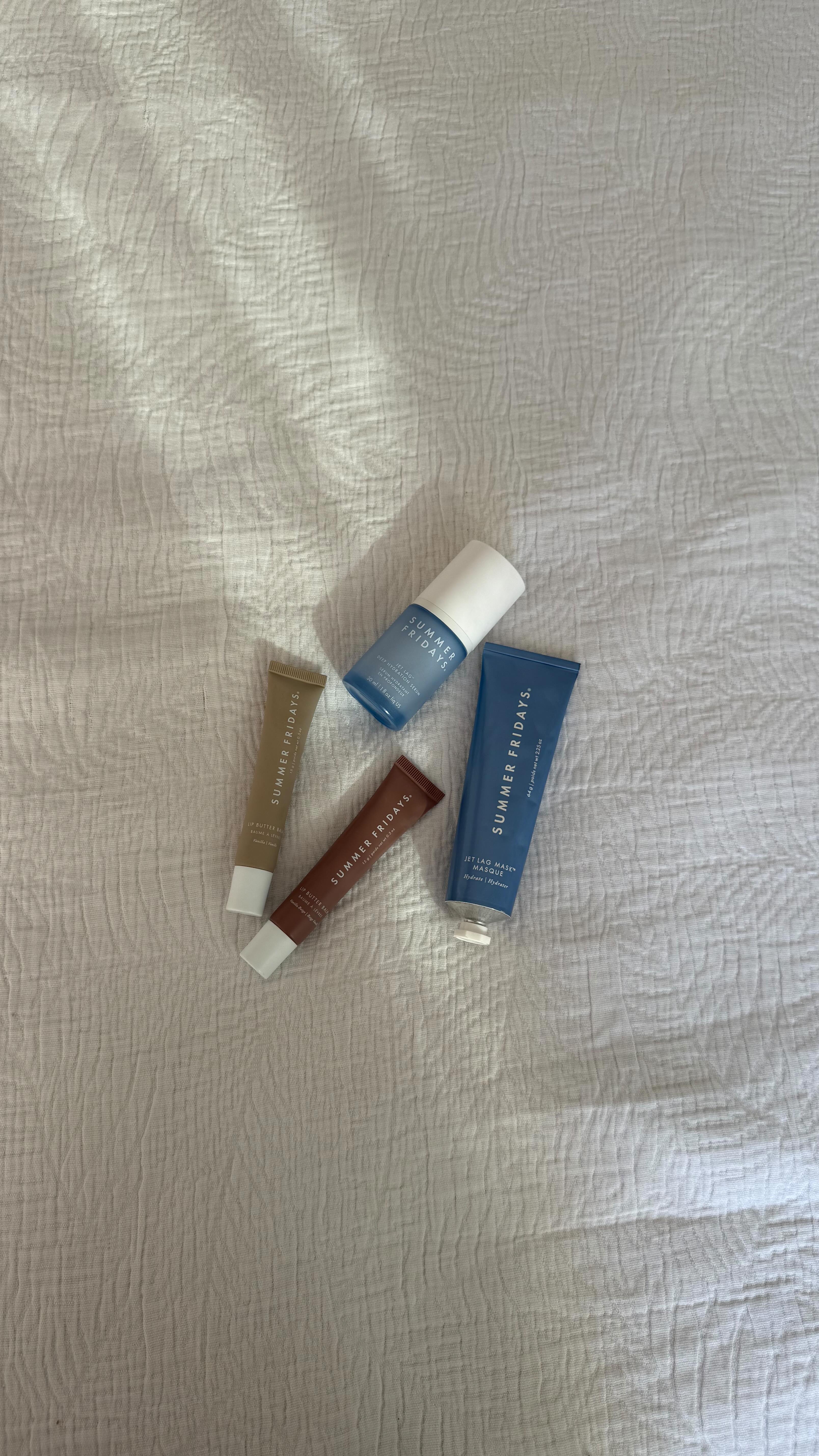 Instagram post by @carolaskidelsky for Summer Fridays. Caption reads: Publi. Una piel y unos labios perfectos gracias a....