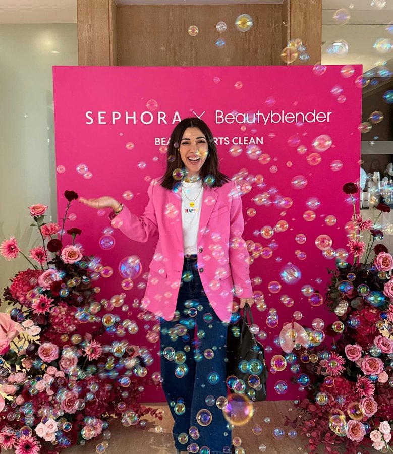 Instagram post by @graziellakamel for Beautyblender. Caption reads: Because Beauty Starts Clean💖
@beautyblender....