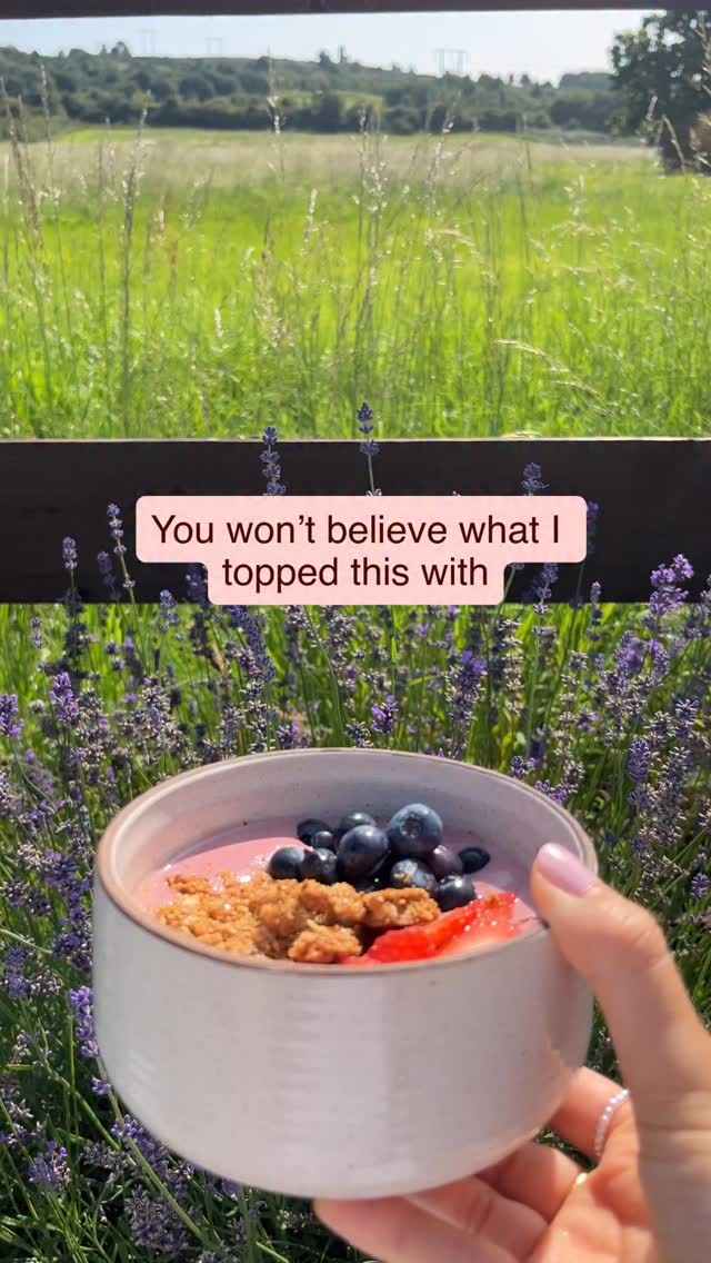 Instagram post by @georgie.crawford for Nature Valley. Caption reads: SMOOTHIE BOWL - The perfect breakfast for an....