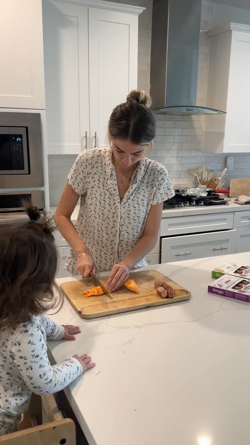 Instagram post by @madisynpriest for Amylu Foods. Caption reads: mornings are easy with @amylufoods ☀️#ad #amylu....