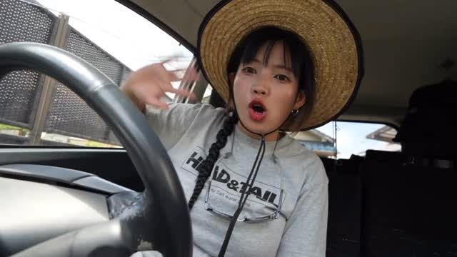Instagram post by @marucos91 for Iris Ohyama. Caption reads: やほまる❣️

先日、久しぶりに地元、泉佐野へ帰って釣りしてきたよ！

#PR #HUGEL....
