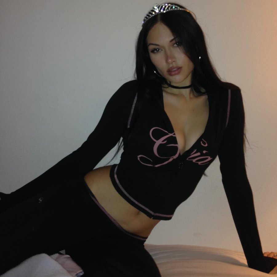 Instagram post by @kenzieeluby for IAMGIA. Caption reads: 👑 @iamgia.