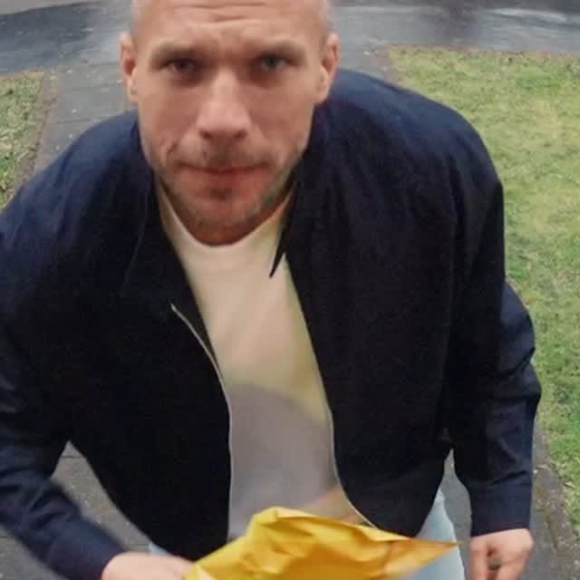 Instagram post by @lukaspodolski for Lay's. Caption reads: München, Lays und ich? Sieht gut aus!....