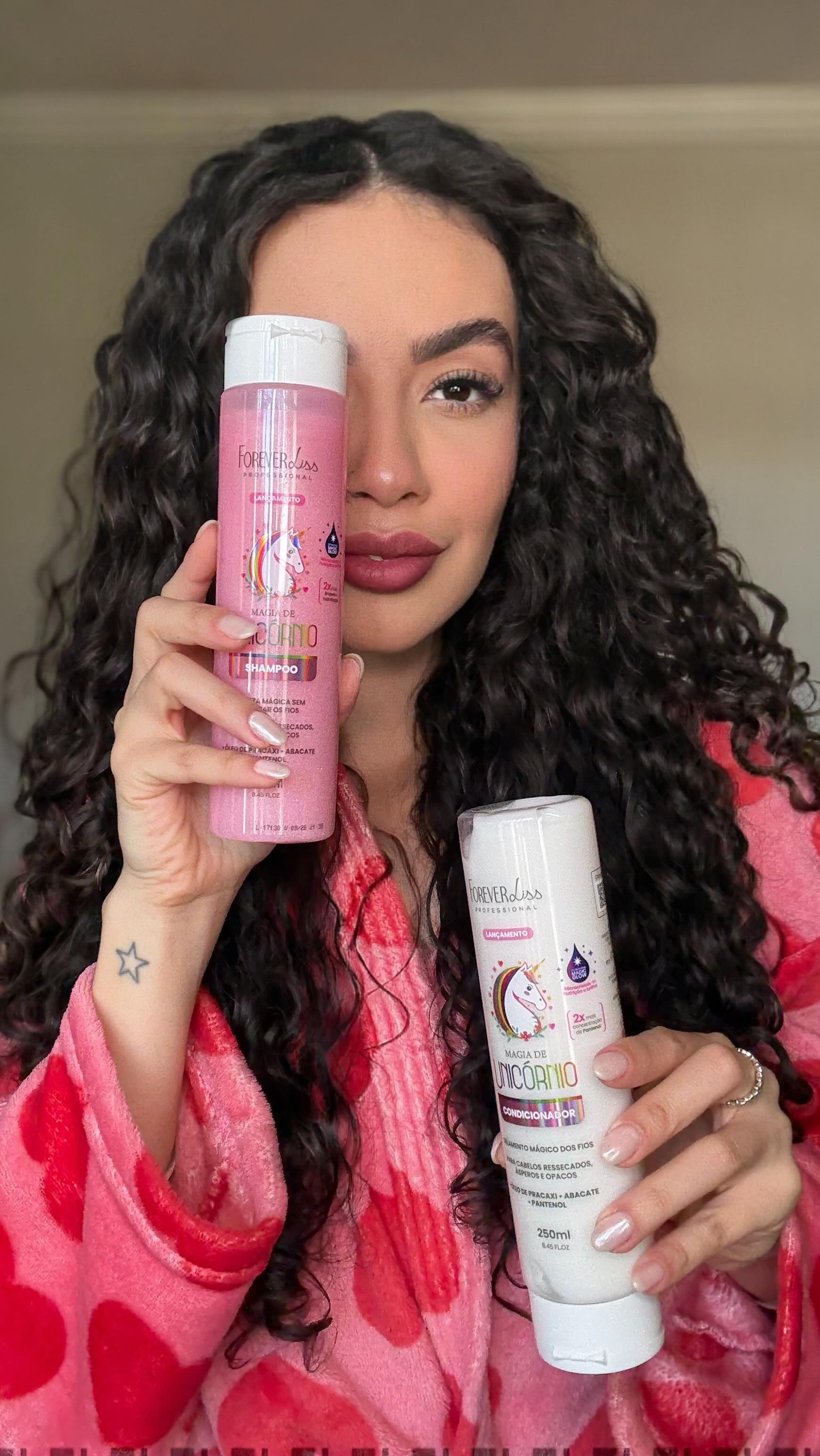 Instagram post by @estrel4 for Forever Liss. Caption reads: É OFICIAL!! Produto que faz mágica no cabelo 🤩

A....