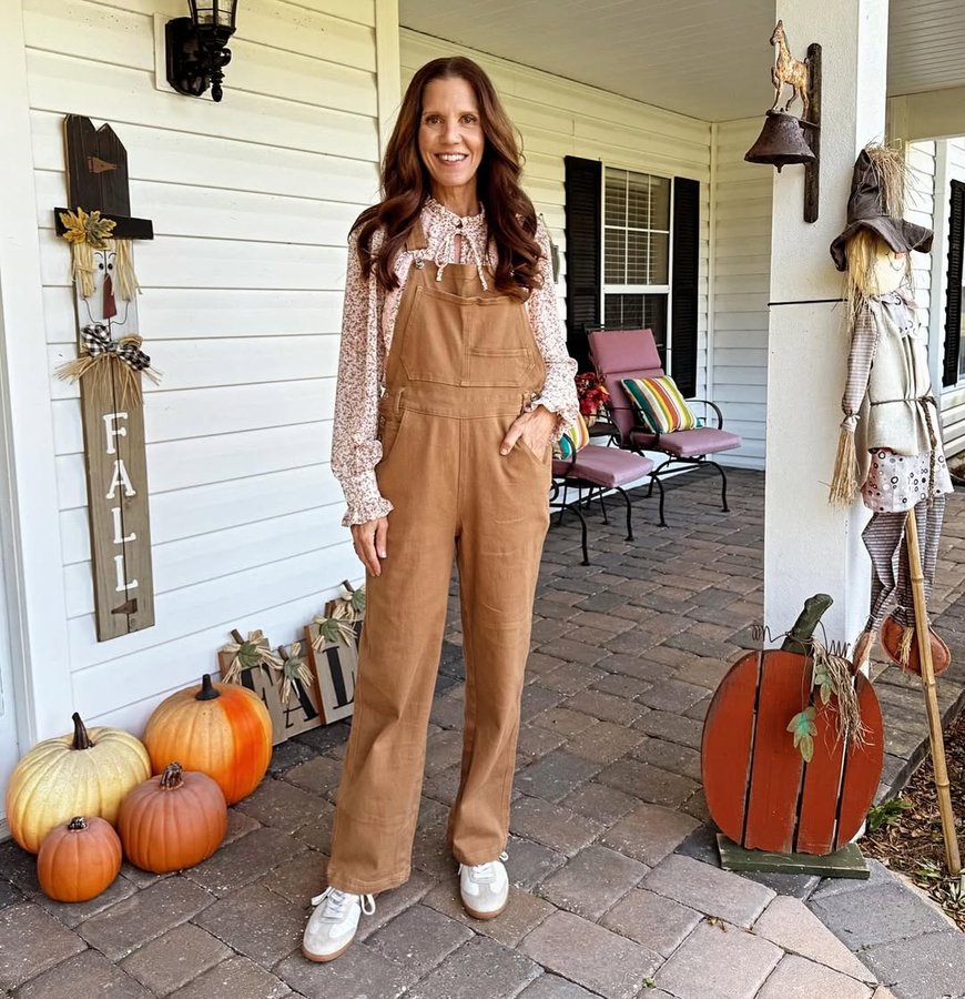 Instagram post by @emilysarmo for Gibsonlook. Caption reads: “Gratitude can transform common days into....