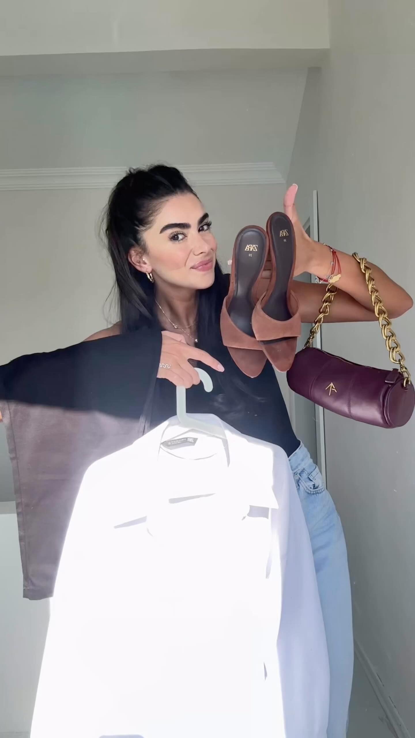 Instagram post by @selennergiz for Manu Atelier. Caption reads: Capri pant outfit🤎 #fyp #ootd #reklam 

Capri....