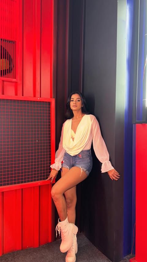 Instagram post by @sushmitaasingh for Budweiser. Caption reads: [...] great fun at @rollingloudindia with....