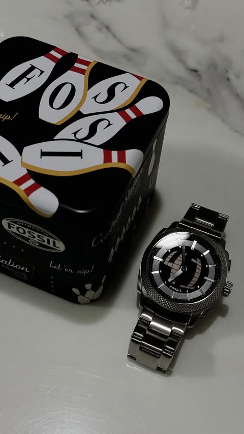 Instagram post by @joshdelacruz for Fossil. Caption reads: [...] straight Y2K energy with the iconic Fossil....