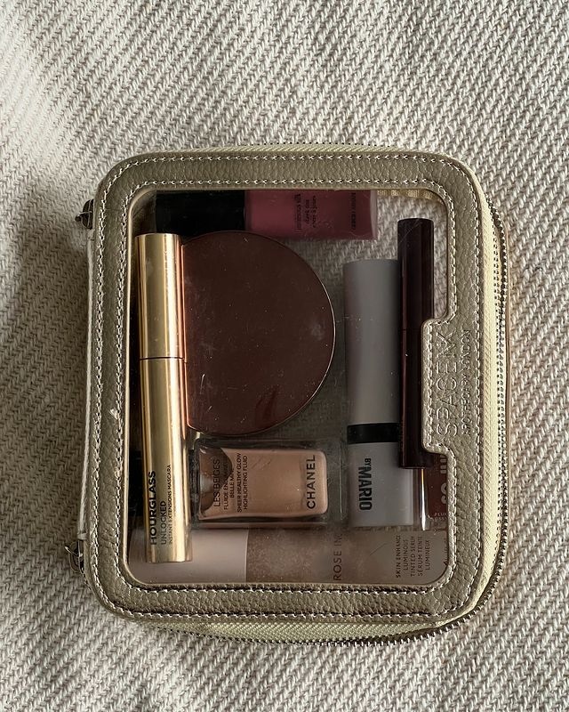 Instagram post by @itsabeauty_thing for Rock & Ruddle. Caption reads: mid week essentials 🤍🤎  
   
   
contains pr |....