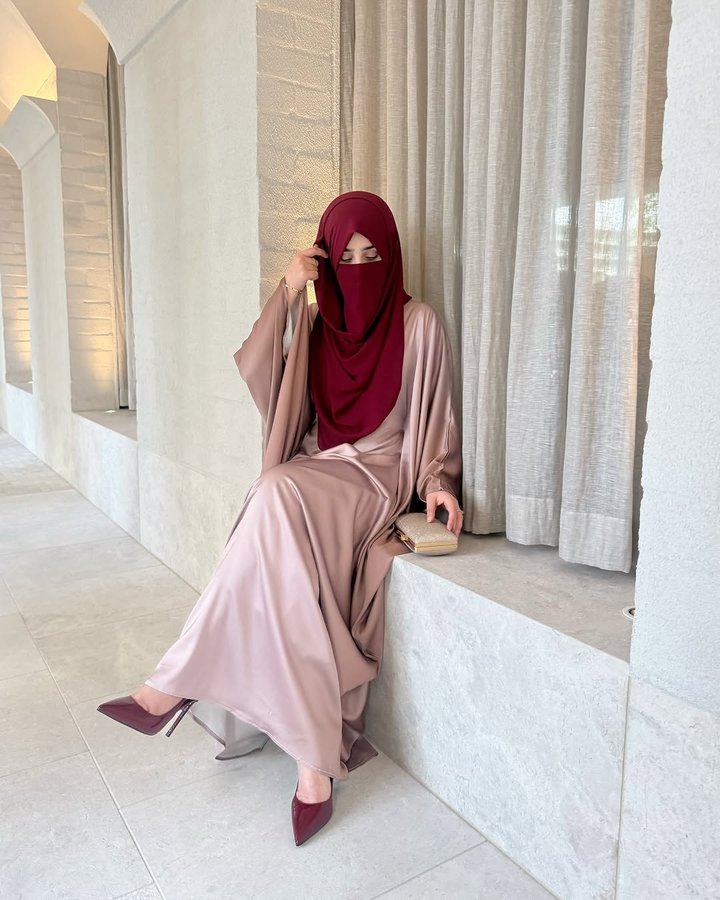 Instagram post by @amnachughtai for Fajr Noor. Caption reads: [...] colours this wedding season ✨🪷 loving....