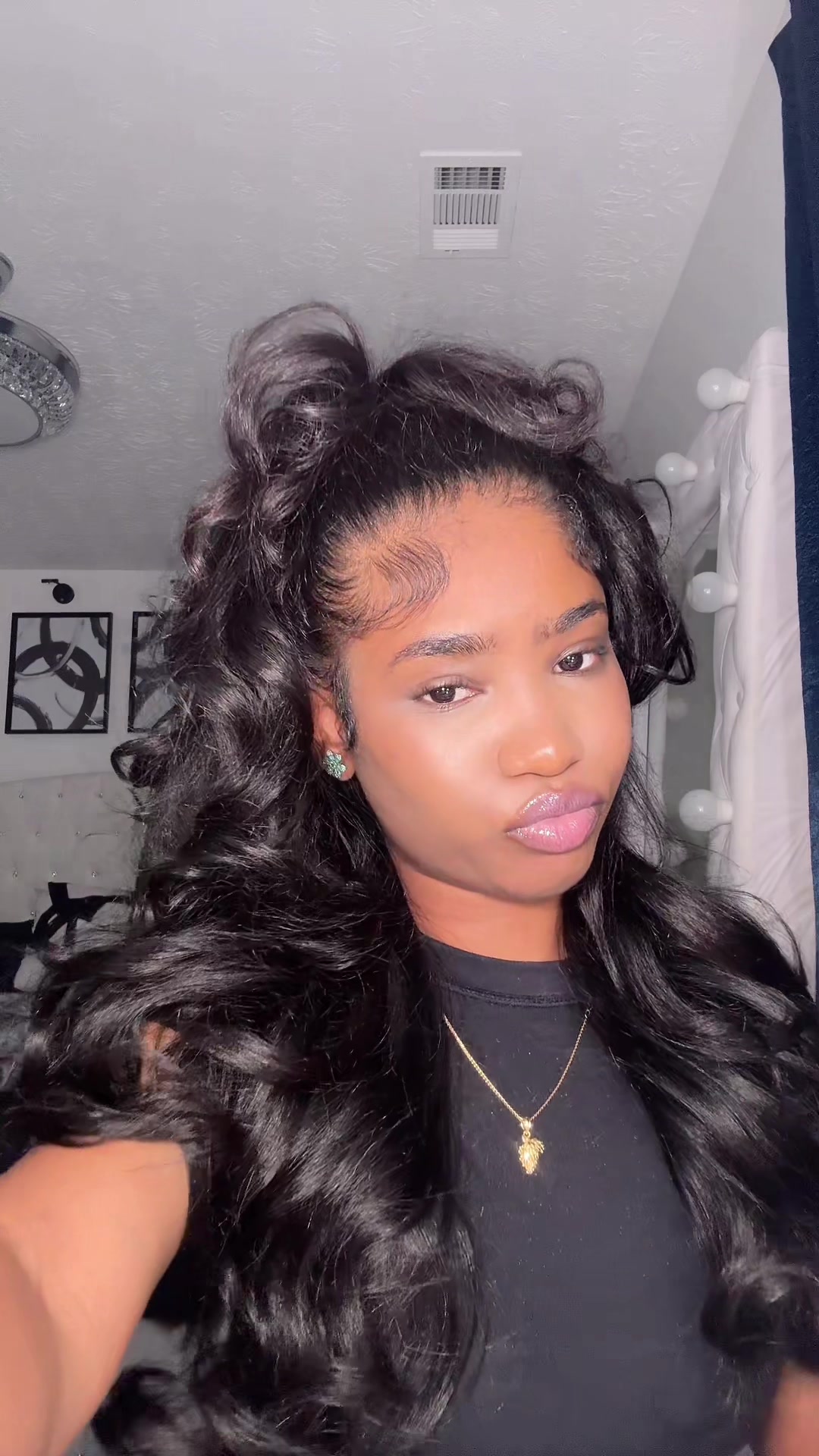 TikTok post by @shaniakamoy for Recoolhair. Caption reads: So full and natural 😍  @Recoolhair  #recoolhair....