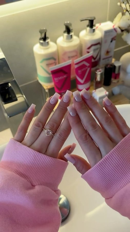 Instagram post by @amanda.sudolll for Semilac. Caption reads: Hand Care ASMR edition 💆🏼‍♀️💅🏼✨

@semilac....