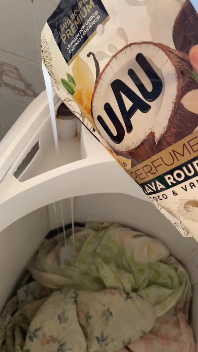 Instagram post by @casinhadalidy for UAUIngleza. Caption reads: Olá vizinhança vamos adiantar as roupas para....