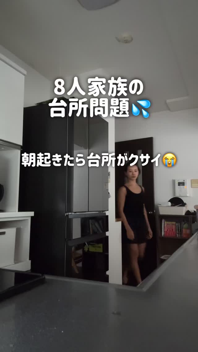 Instagram post by @miwagram_5 for Loofen. Caption reads: 朝起きてキッチンくさいと気分萎えてたけどルーフェン来てからそんな事一切無くなった👏
.
排水溝ネッ....