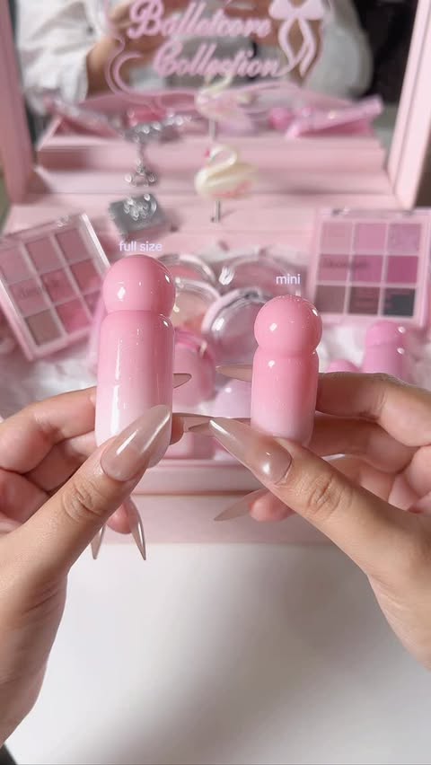 Instagram post by @dicaluuv for Dasique. Caption reads: Glowiest of them all 🫧🫧🫧 swatching....