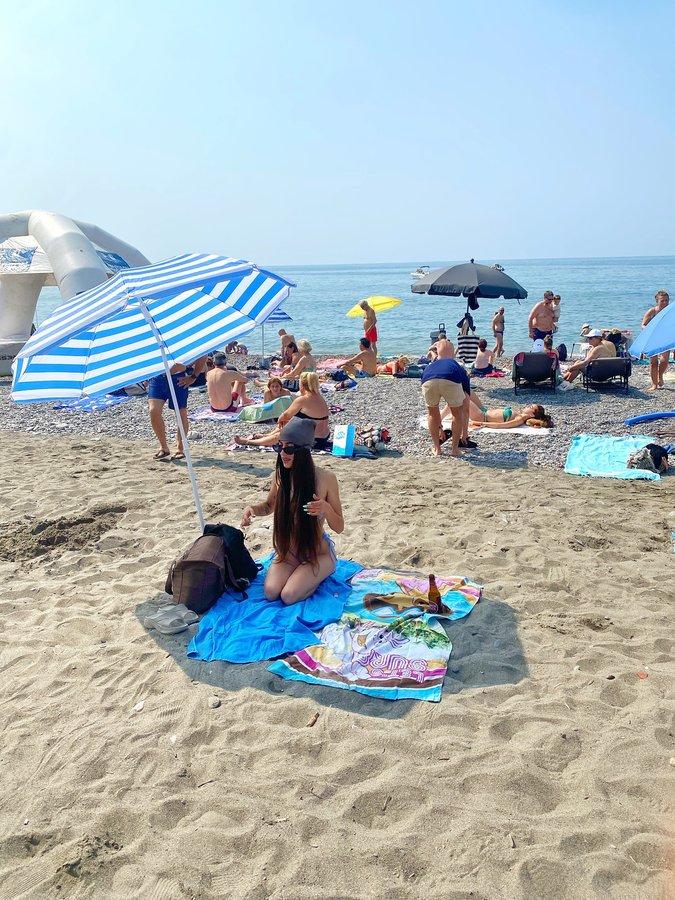 Instagram post by @sonirrisonia1 for HAWKERS CO.. Caption reads: Italia 🇮🇹❤️
Gafas de sol @hawkerscrew @hawkersco....