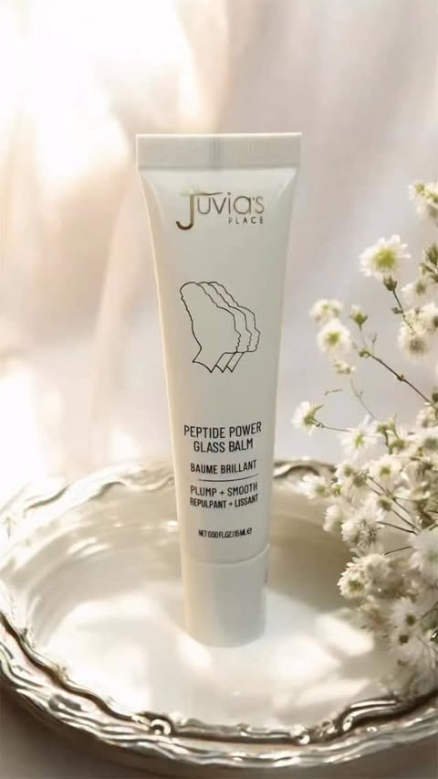 Instagram post by @nazara.beauty for Juvia’s Place. Caption reads: 𝓙𝓾𝓿𝓲𝓪’𝓼 𝓟𝓵𝓪𝓬𝓮 – 𝓟𝓮𝓹𝓽𝓲𝓭𝓮....