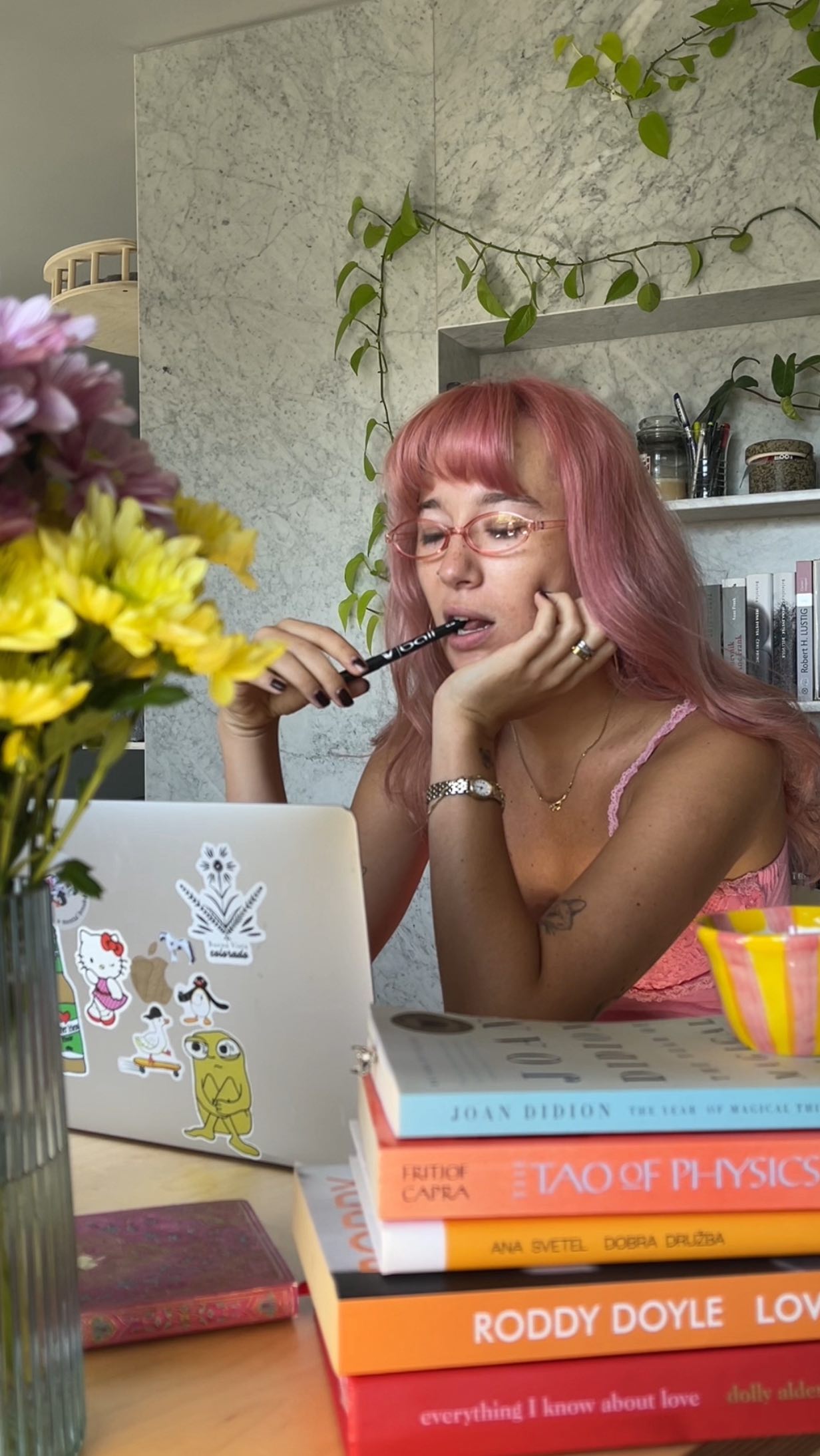 Instagram post by @anabelmusic.si for Active Luxe Cosmetics. Caption reads: Turns out size does matter!👀📐....