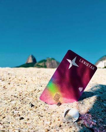 Instagram post by @suellenkishi for LANISTAR. Caption reads: O melhor banco digital....