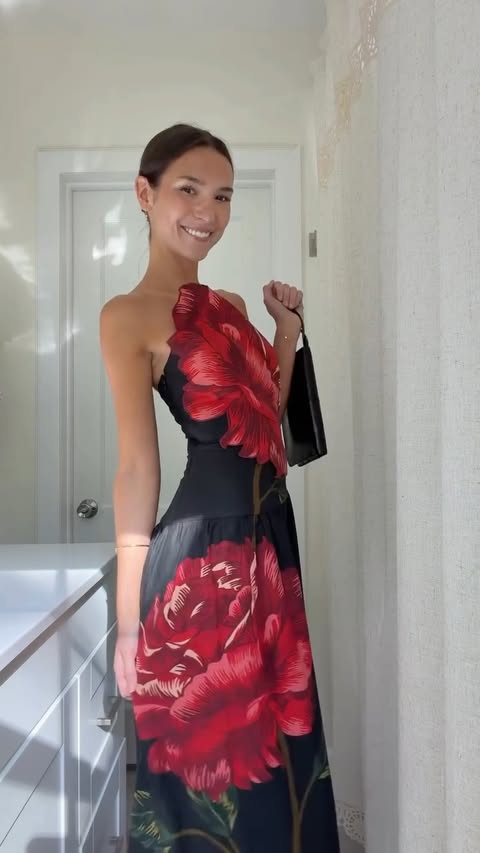 Instagram post by @mimimythen for FARM Rio. Caption reads: Get dressed with me!!! Feeling good in @farmrio.