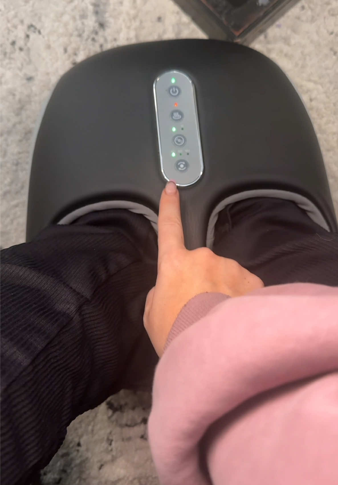 TikTok post by @brookehotmomhustle for Nekteck. Caption reads: @nekteck_official #footmassager [...].