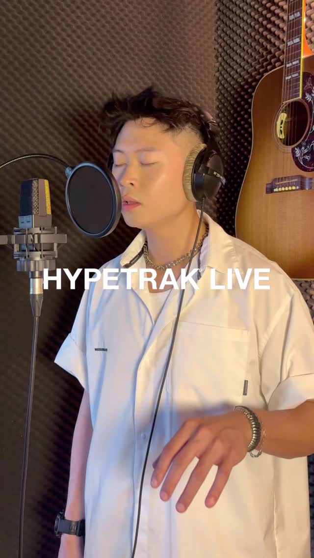 Instagram post by @linion_linion for HYPEBEAST. Caption reads: ☔️那天下著雨，我們去了 LINION 超讚的個人工作室…

最新一期《Hypetrak....