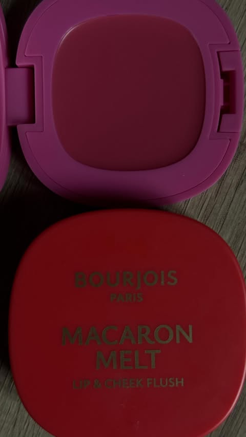 Instagram post by @charlysalvator for Bourjois Paris. Caption reads: [...] #makeup #tutomakeup #expertmakeup....