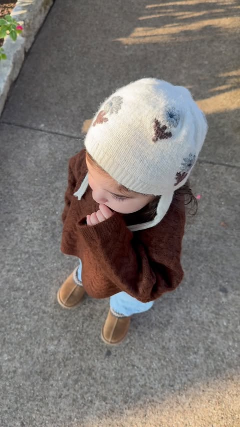 Instagram post by @jenaybabyy for Cotton On. Caption reads: Cozy days with my cozy girl🤎👧🏻
Outfit-....