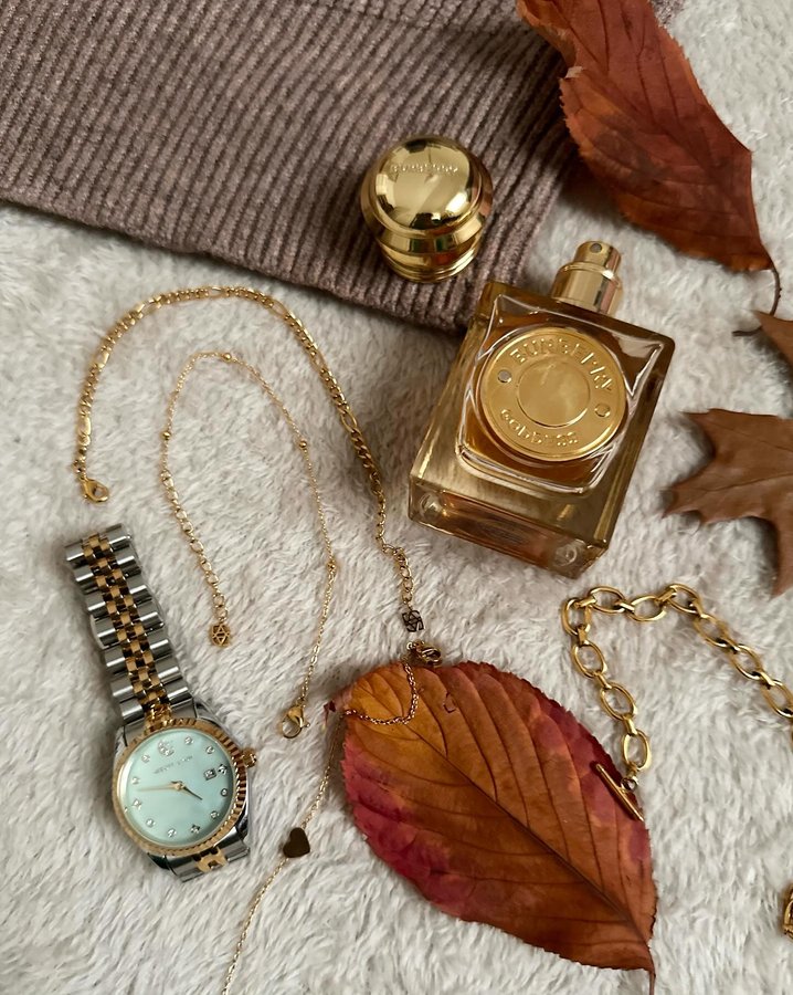 Instagram post by @glambyghiz for Abbott Lyon. Caption reads: Cosy weekend vibes with @abbottlyon....