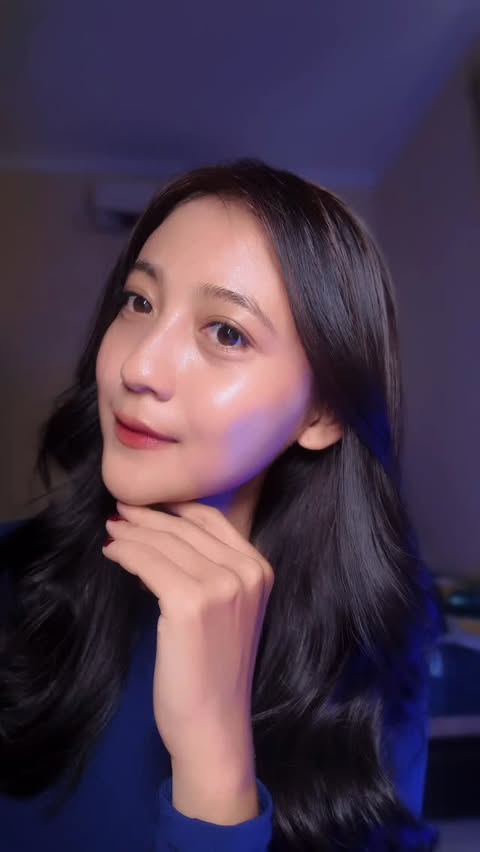 Instagram post by @aiissx for BEAUTY Community | UGC Creator. Caption reads: Gak pernah skip barang ini kalau mau makeup....