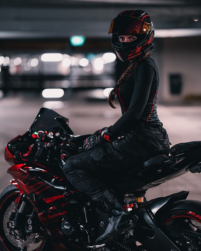 Instagram post by @donnaschins for ABS Fairings. Caption reads: [...] 🫶🏻

@cardosystems (Donna....