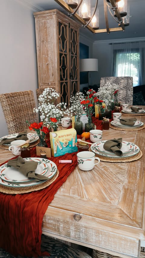 Instagram post by @carolynnshada for Burt's Bees. Caption reads: #BurtsBeesPartner This is your sign to host a....