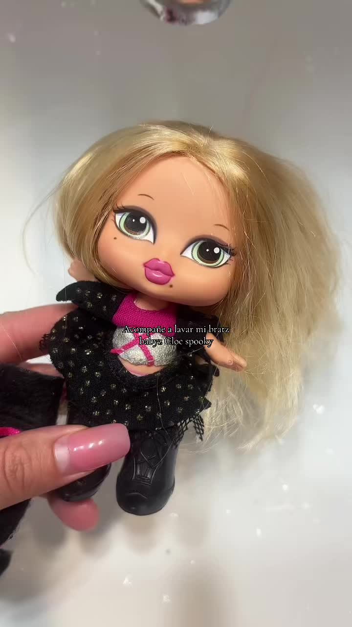 TikTok post by @nereafernandez1803 for Bratz. Caption reads: [...] encantado como ha quedado 💙 @bratz #bratz....