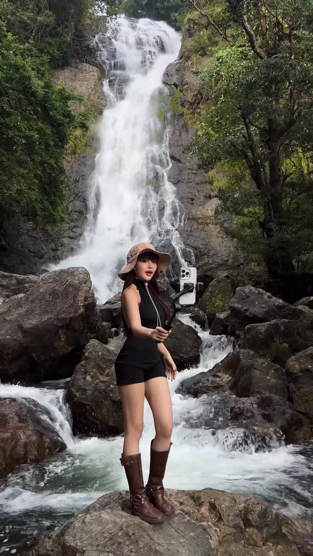 Instagram post by @iyurida for Hohem. Caption reads: iphone 16 pro max + hohem isteady v3 ⛰️🌿.