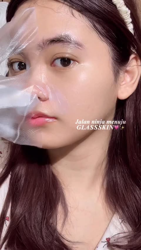 Instagram post by @alfi.syifaa for BEAUTY Community | UGC Creator. Caption reads: Glass skin tanpa ribet? Fix ini jalan ninja gue....