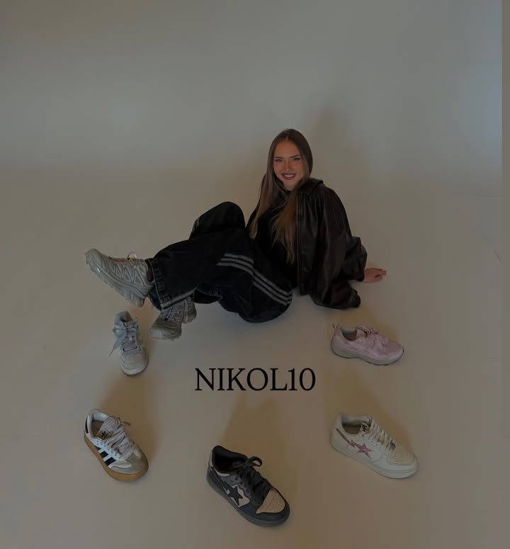 Instagram post by @_.nikol.hofnerova._ for FOOTSHOP. Caption reads: kam jinám pro tenisky než @footshop 🤍....