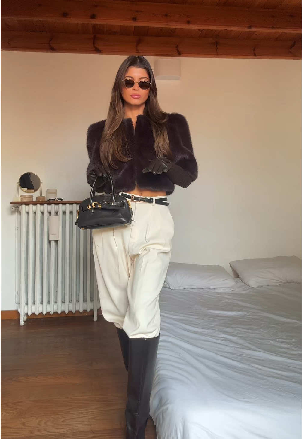 TikTok post by @cclaramos for Jonak. Caption reads: 👀 @Jonak Paris .