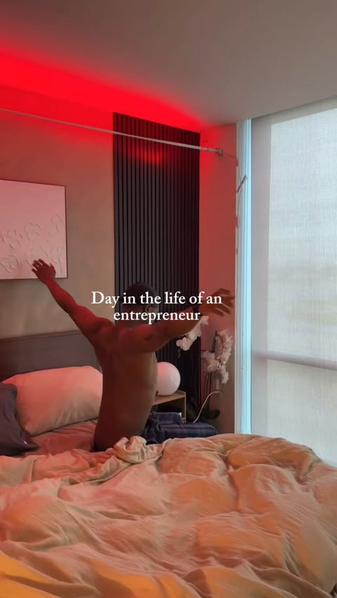 Instagram post by @king._kelvin for PopSockets. Caption reads: [...] life, with a setup that keeps up.....