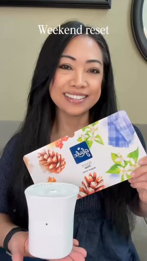 Instagram post by @hafachamorita for Glade. Caption reads: Just got the Glade scent flow warmer and relaxing....