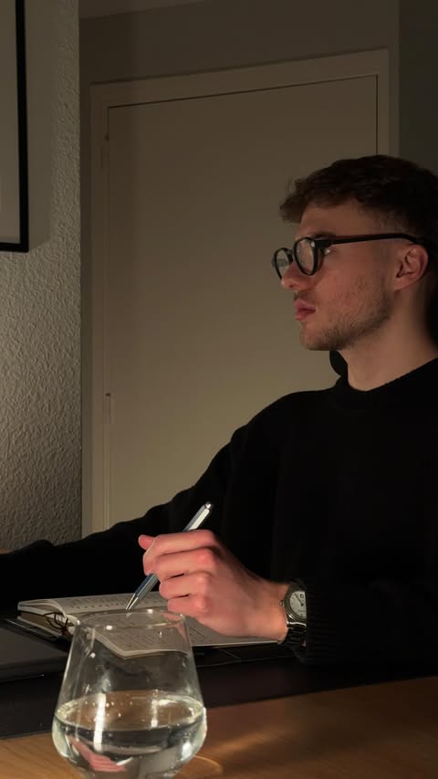 Instagram post by @ddaan.ct for Even Realities. Caption reads: [...] noticing, because they just fit.....