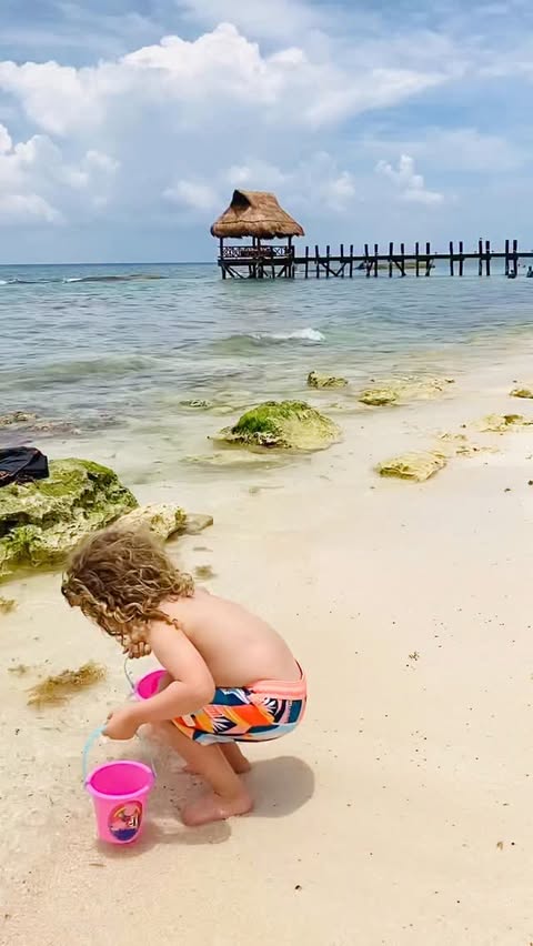 Instagram post by @malibulovinmama for Holafly. Caption reads: [...] a must. That’s why I always travel with....