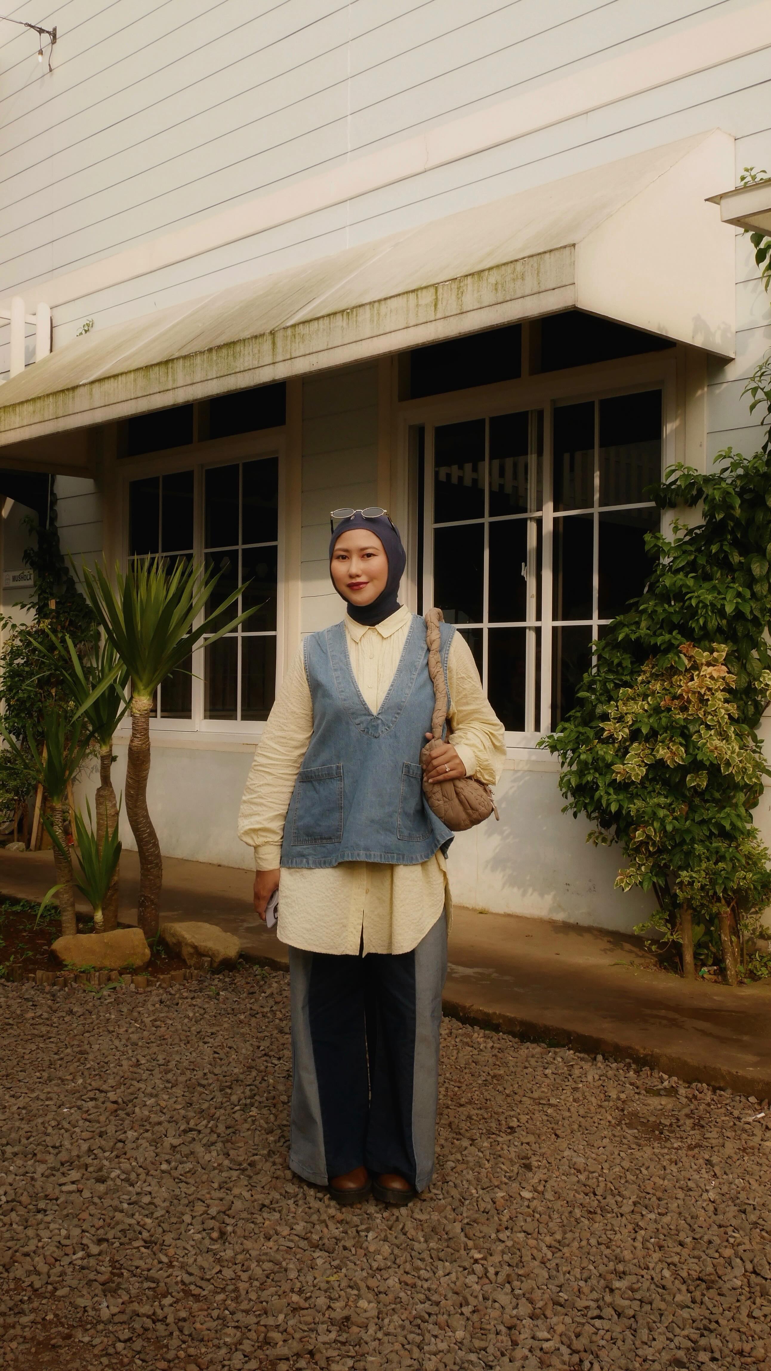 Instagram post by @putrighafar for Tanya Pepsodent. Caption reads: Prep dulu pake Pepsodent Ultra White BLUE-HAP....