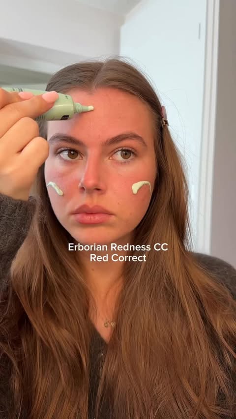 Instagram post by @ninahouston for Erborian. Caption reads: [...] als je last hebt van roodheid!!!!! ♥️....