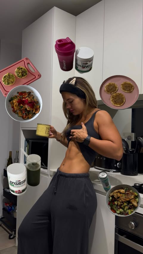 Instagram post by @kelsiefaithhthomas for EHPlabs. Caption reads: [...] w/ coconut water All supps @ehplabs_ausnz....