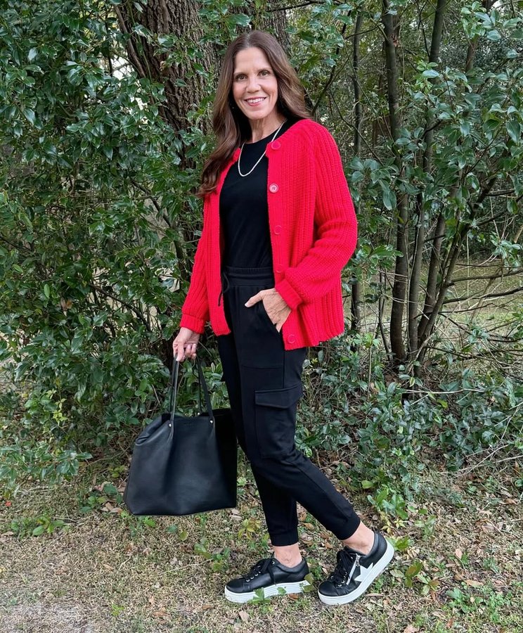 Instagram post by @emilysarmo for Gibsonlook. Caption reads: [...] posts. 

My post is sponsored by @gibsonlook....