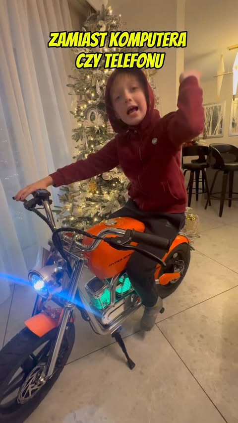 Instagram post by @bartekbgk for HYPERGOGO. Caption reads: #reklama #wspópraca 
Alternatywa telefonu lub....