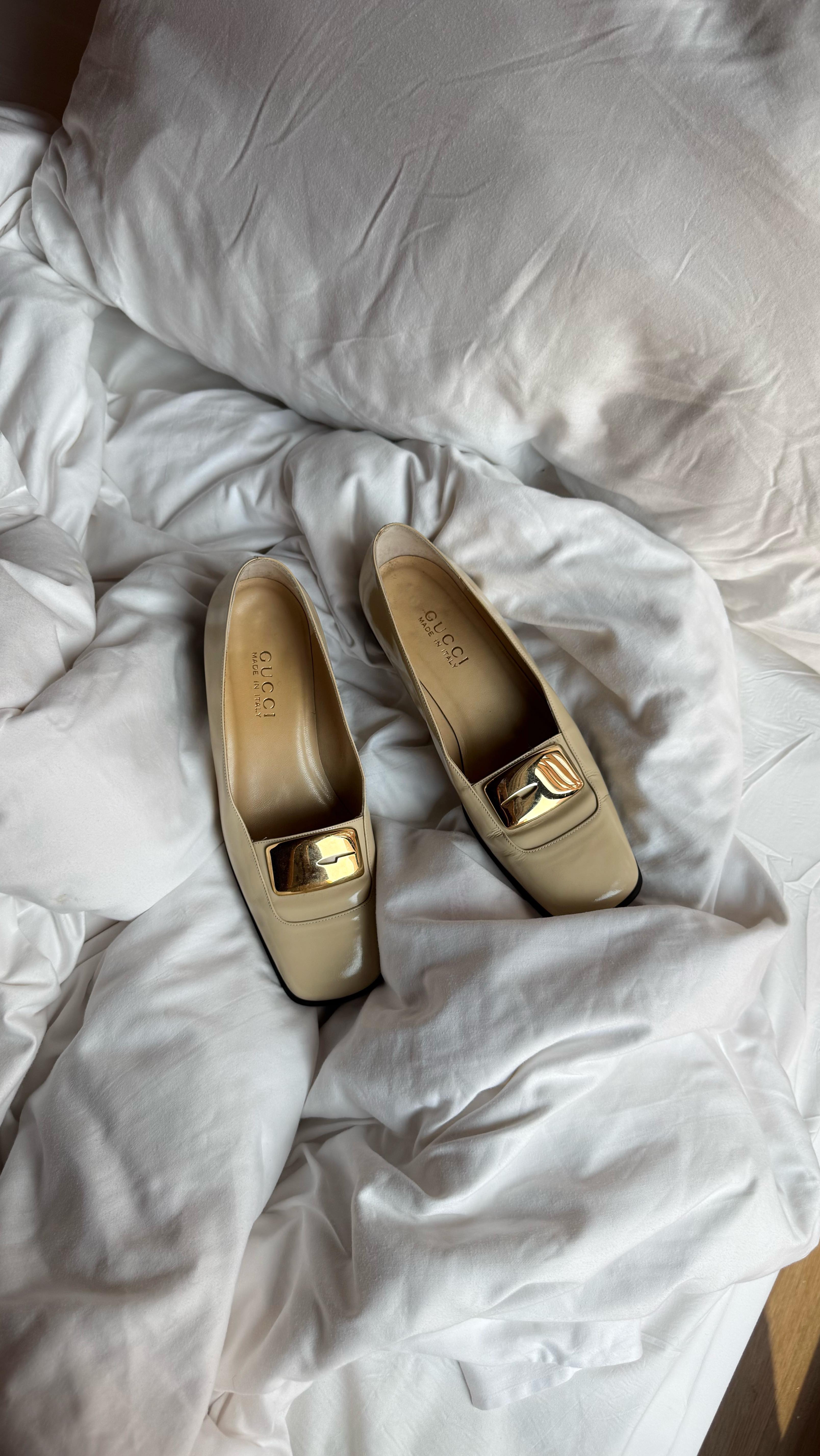 Instagram post by @elie.rtl for CHARLOTTE SIMONE. Caption reads: [...] im just a girl (also the jacket is....