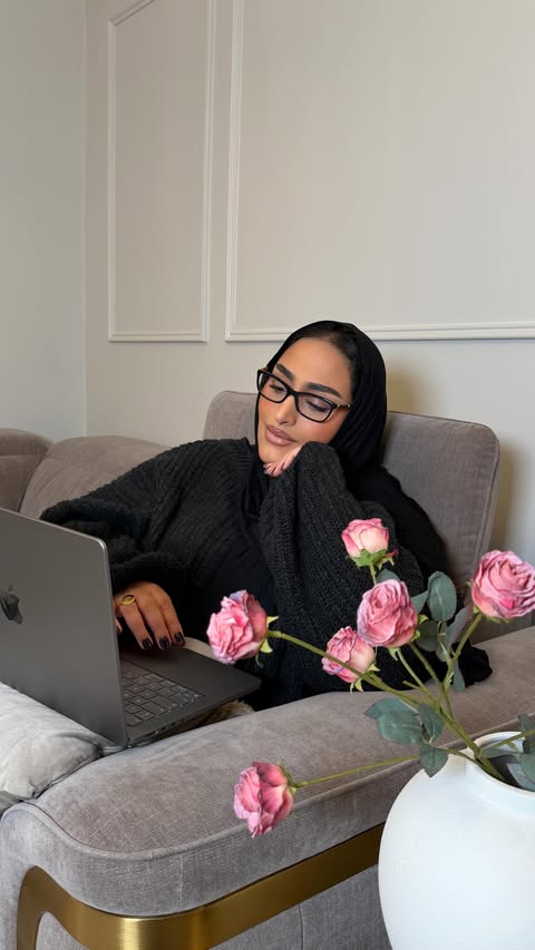 Instagram post by @nadoosh.xo for NatWest. Caption reads: #AD Festive deals can be tempting… but not every....